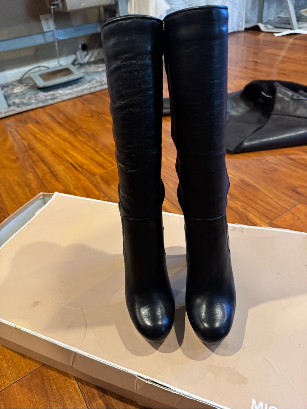 Black Knee-High Leather Boots — Classic Women's Riding Style